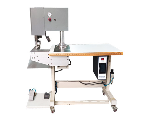 無縫服飾超聲波縫紉機服裝設(shè)備